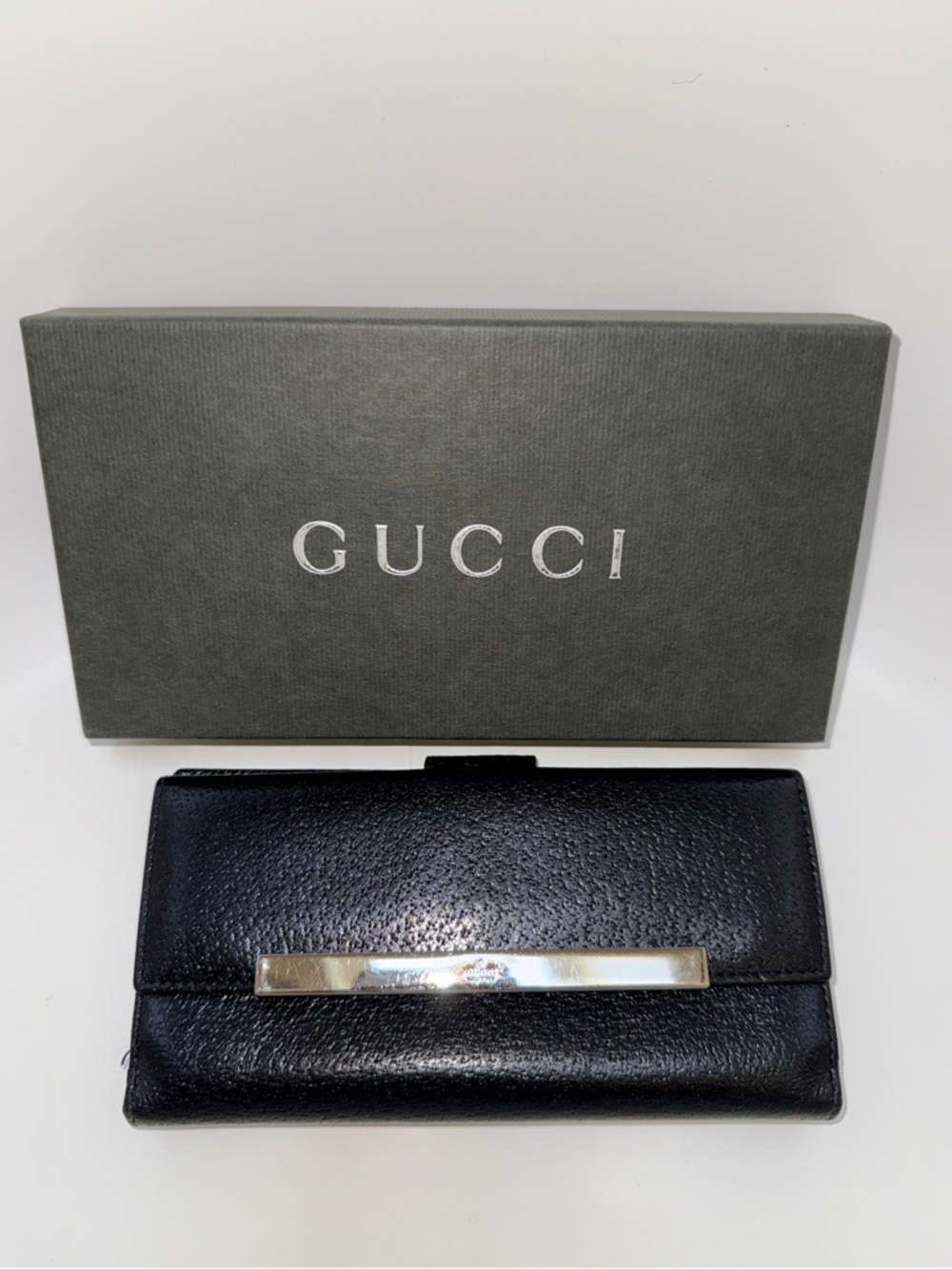 Gucci Black Leather Continental Wallet Card Holder with Silver Bar Accent